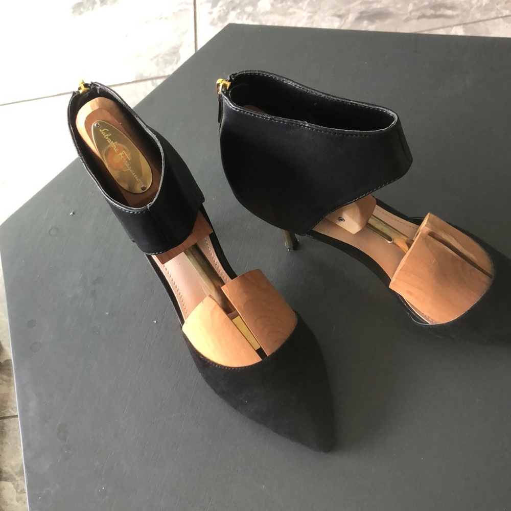 Victoria secret ankle bootiesize 7.5 lightly worn.